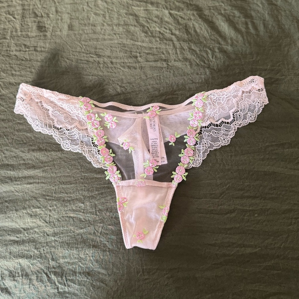 NWT Victoria's Secret Pink Floral Lace Thong